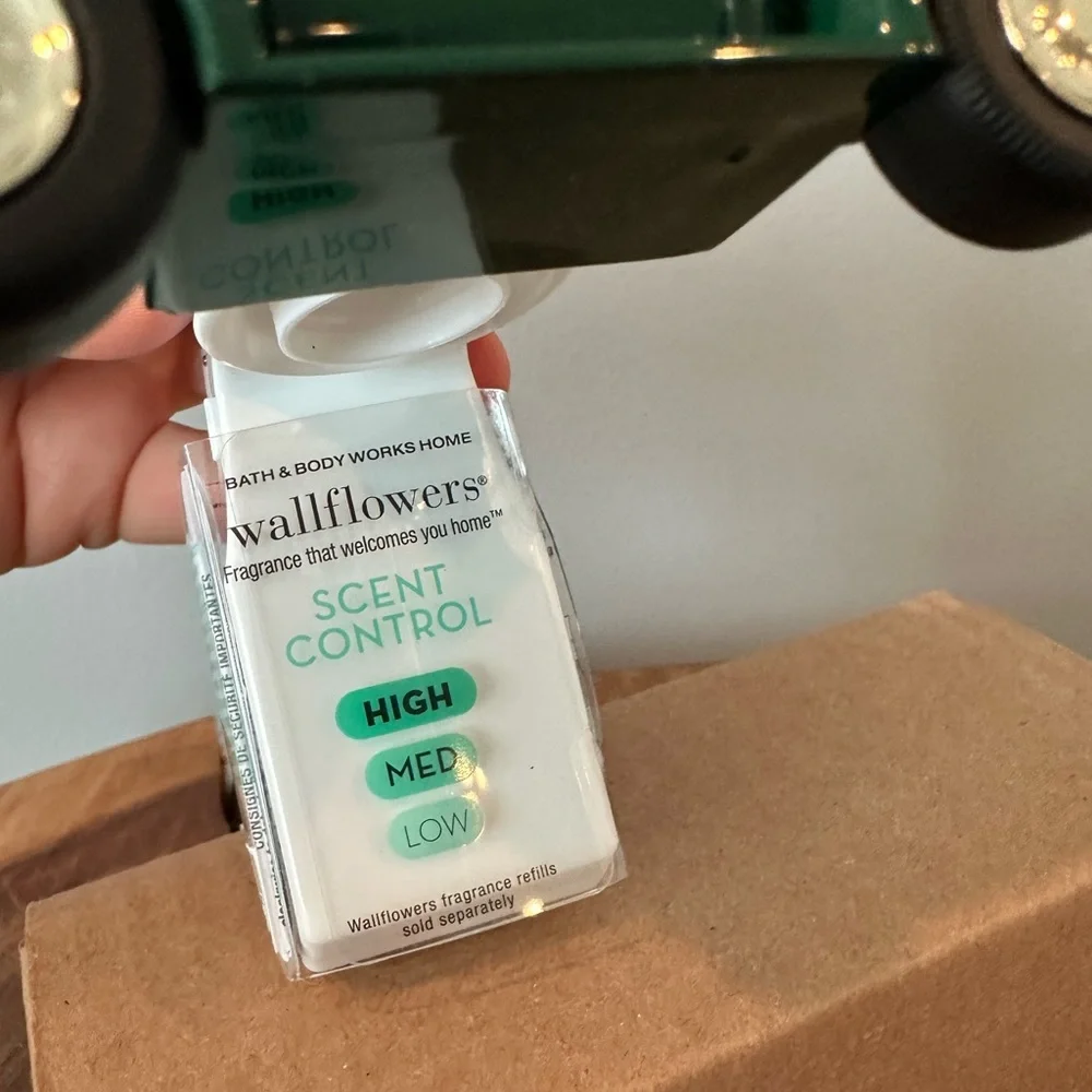 B&BW Green truck Fall Wallflower Plug - Picture 2 of 5